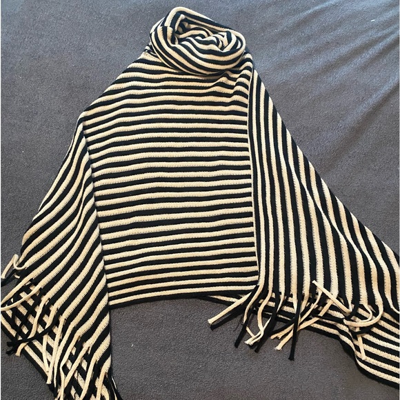 Cowl Neck Tan and Black Shawl Poncho One Size - Picture 4 of 4